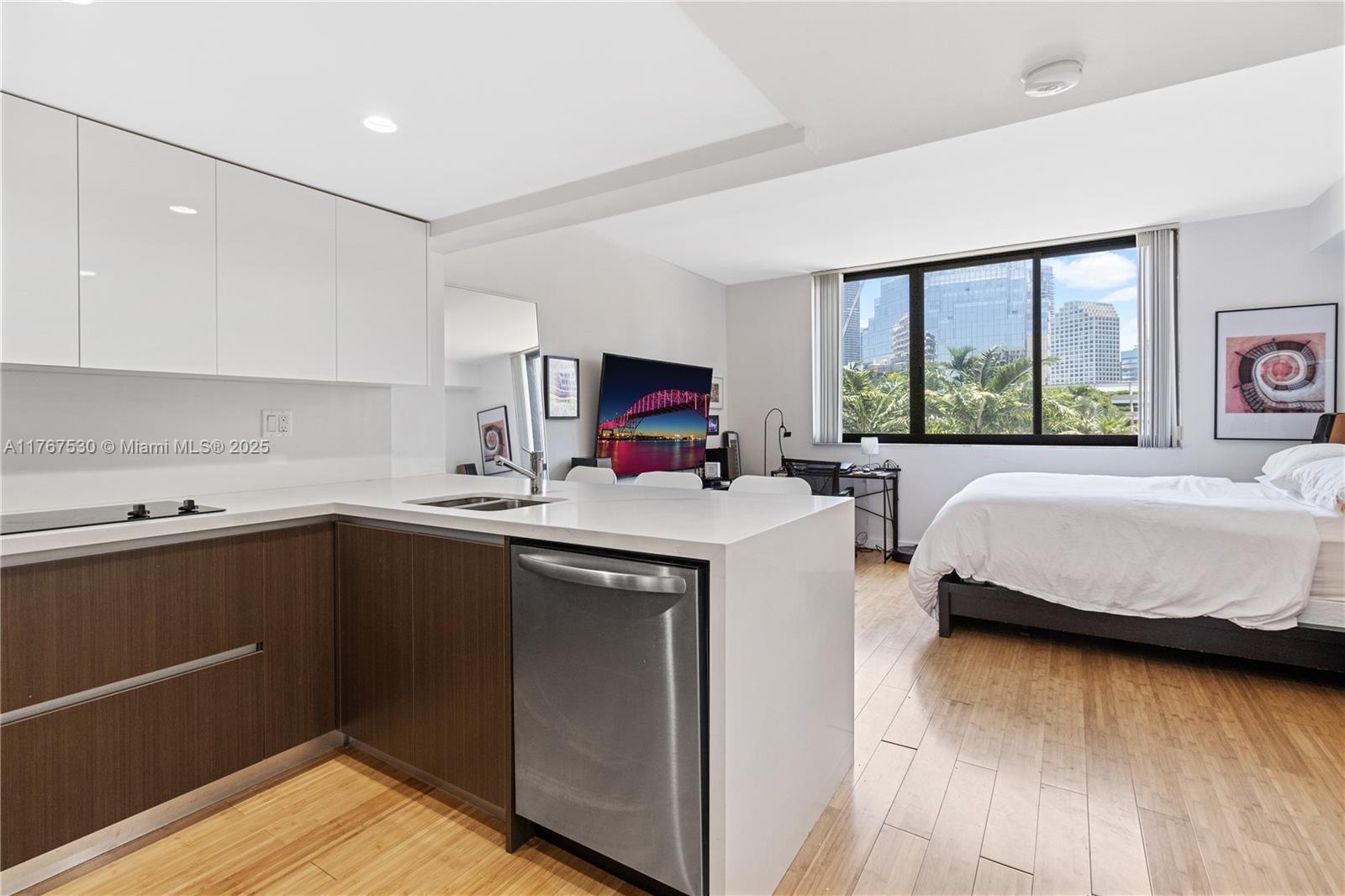 540 Brickell Key Dr 407, Miami, Broward County, Florida - 1 Bathrooms - 