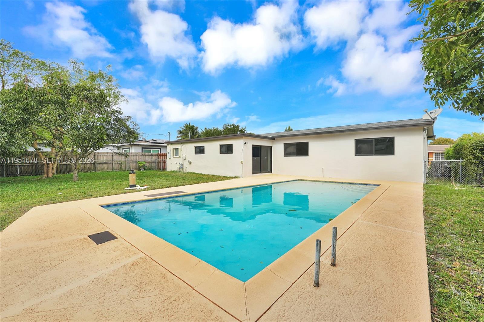 PALMLAND ESTATES 1ST ADDN - Residential