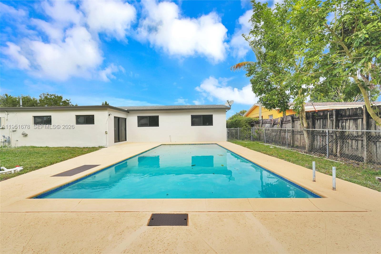 PALMLAND ESTATES 1ST ADDN - Residential