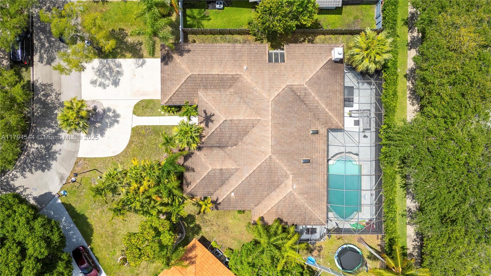 JACARANDA LAKES ENCLAVE - Residential