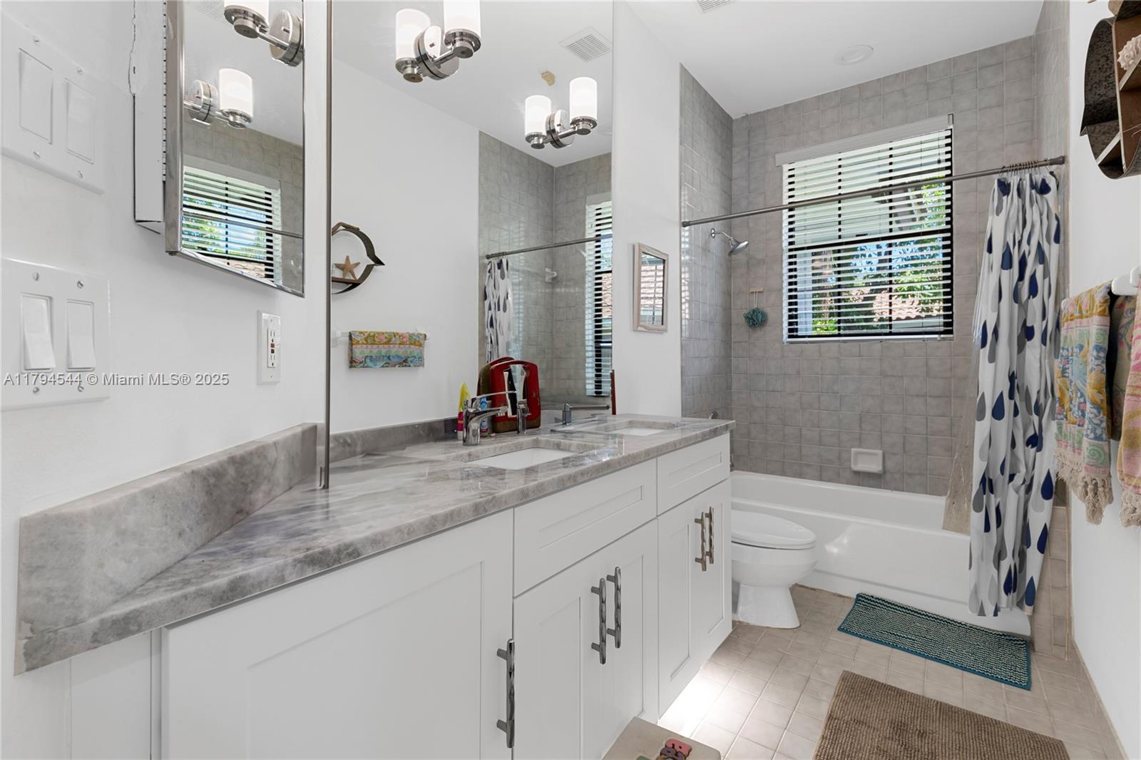 JACARANDA LAKES ENCLAVE - Residential