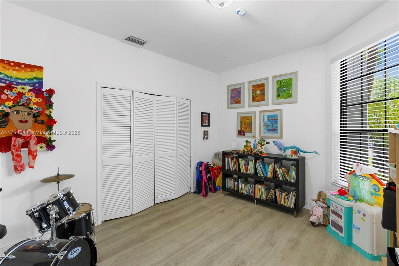 JACARANDA LAKES ENCLAVE - Residential