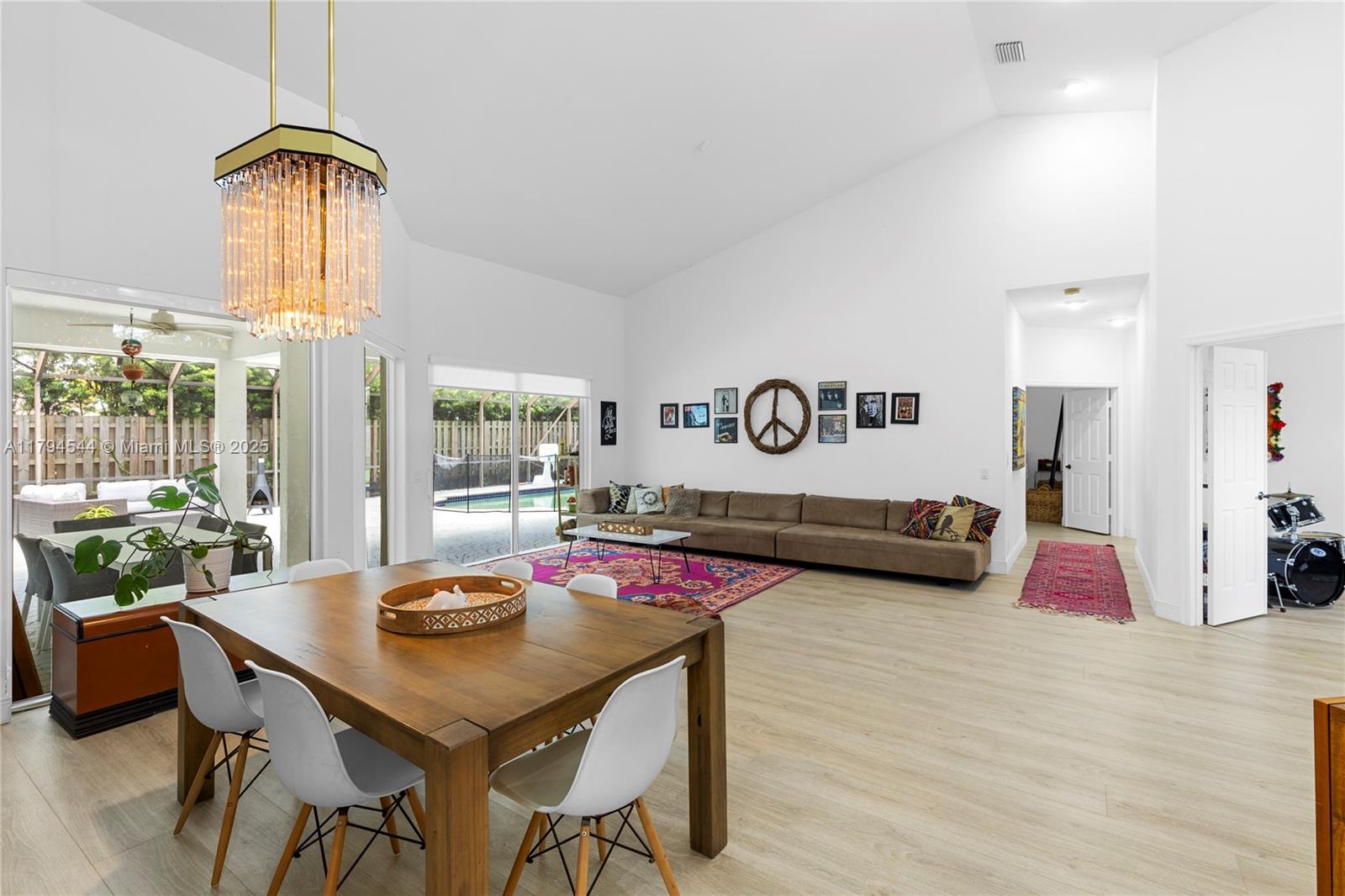 JACARANDA LAKES ENCLAVE - Residential