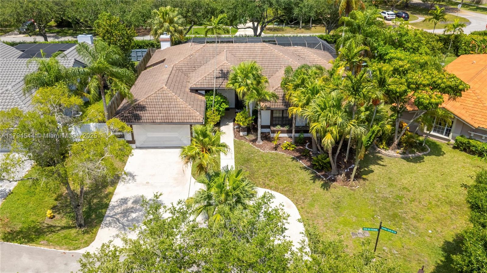 JACARANDA LAKES ENCLAVE - Residential