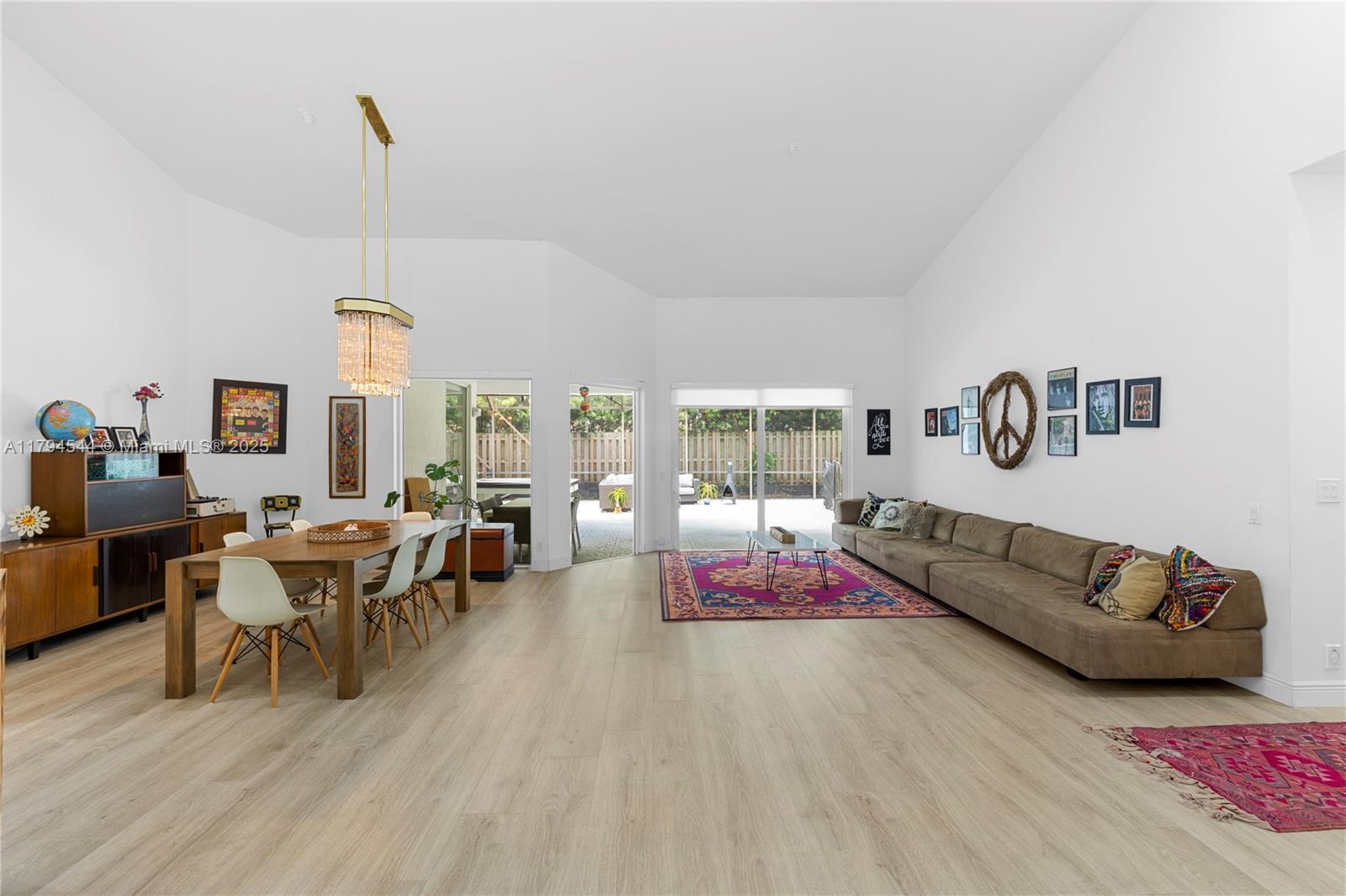 JACARANDA LAKES ENCLAVE - Residential