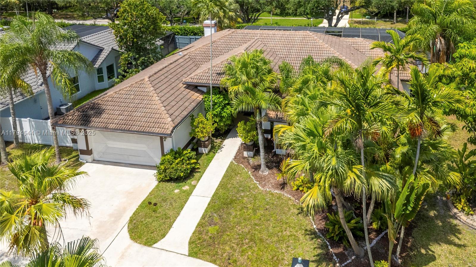 JACARANDA LAKES ENCLAVE - Residential