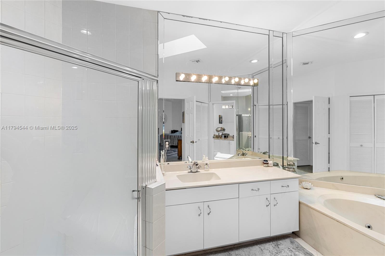 JACARANDA LAKES ENCLAVE - Residential