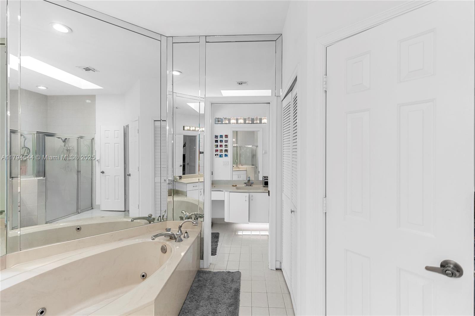 JACARANDA LAKES ENCLAVE - Residential