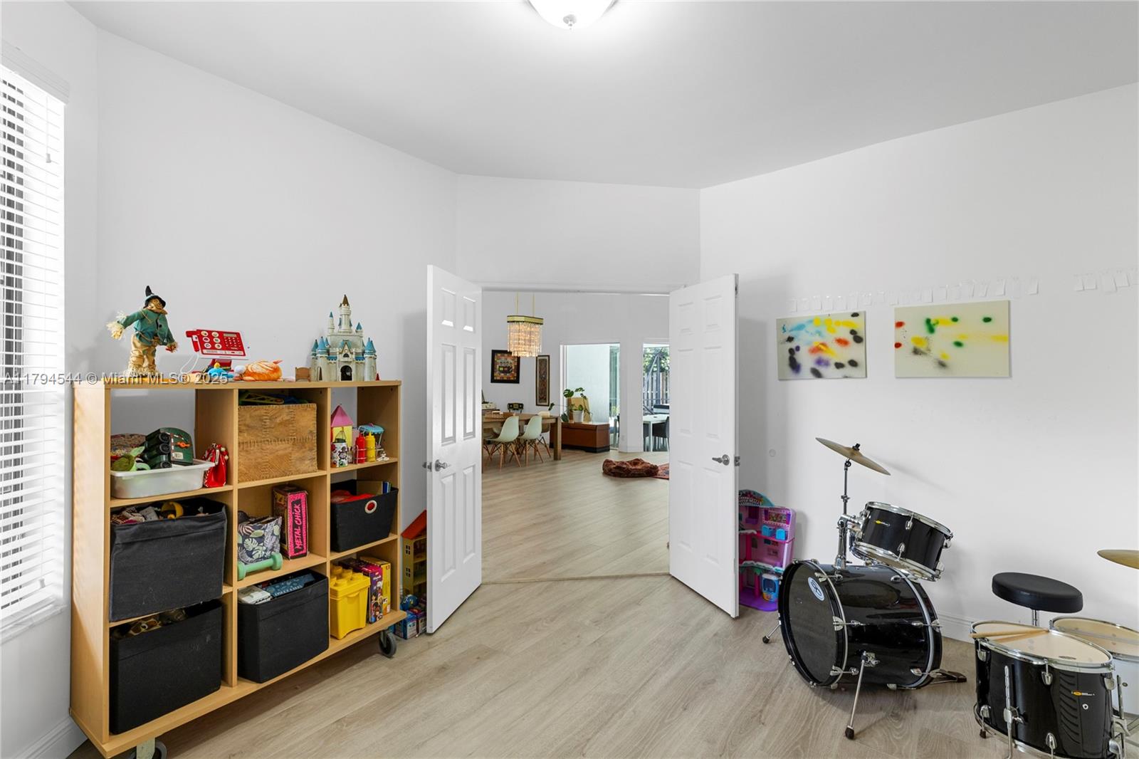 JACARANDA LAKES ENCLAVE - Residential