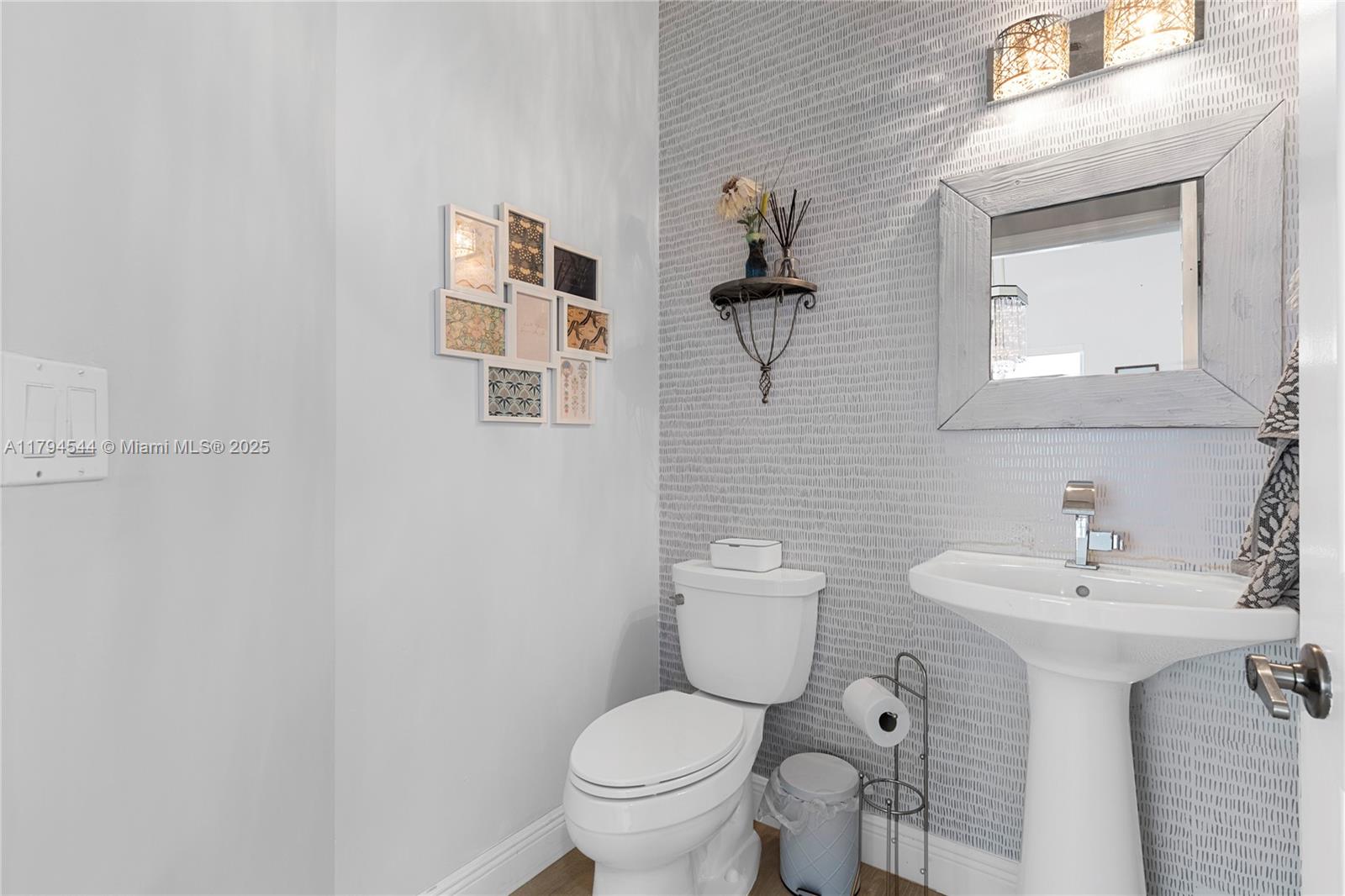 JACARANDA LAKES ENCLAVE - Residential