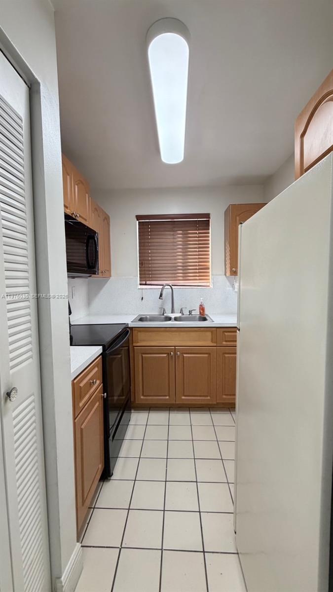 LAKE FOREST PARK CONDO VI - Residential