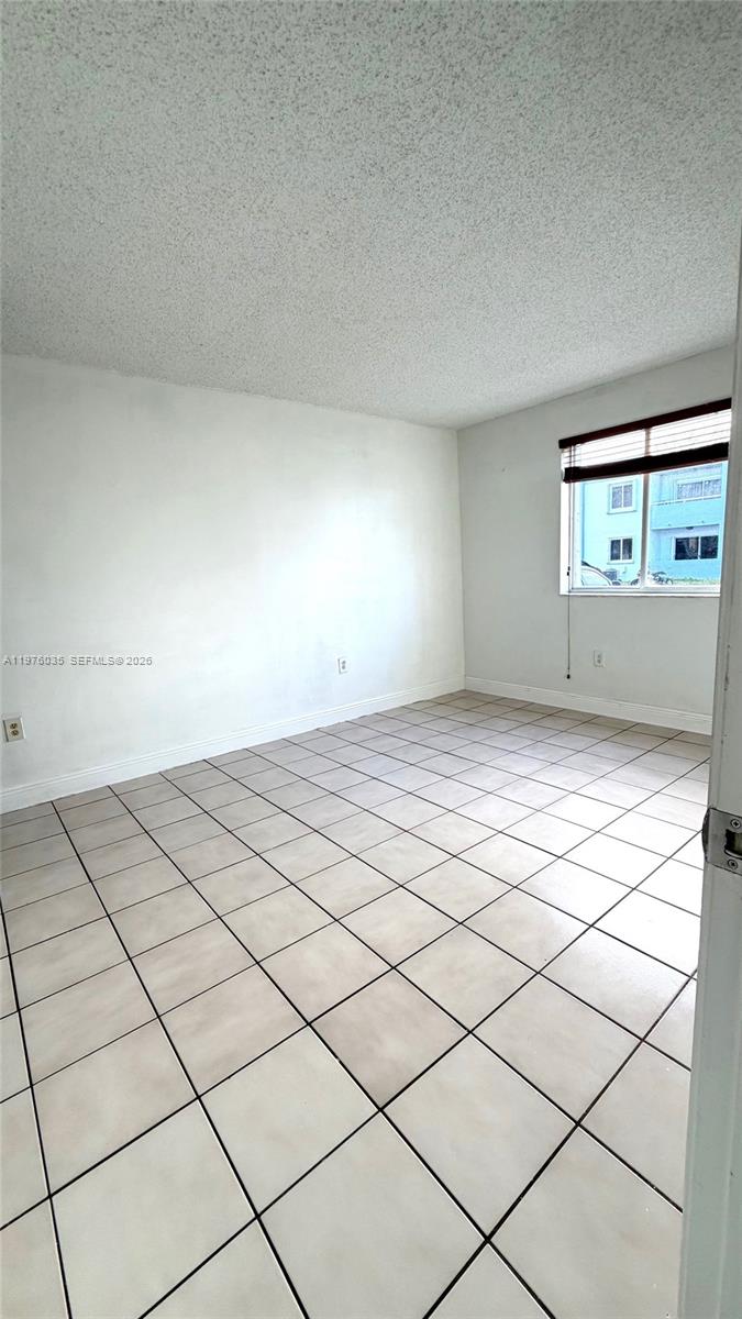 LAKE FOREST PARK CONDO VI - Residential