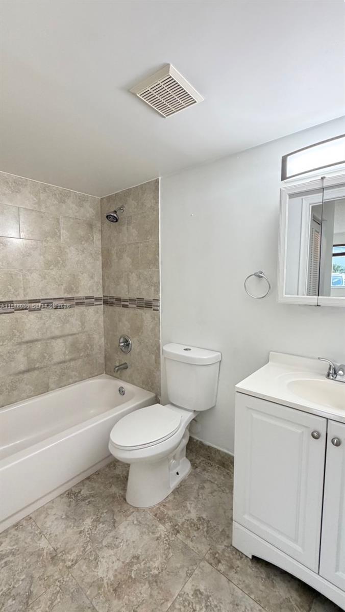 LAKE FOREST PARK CONDO VI - Residential