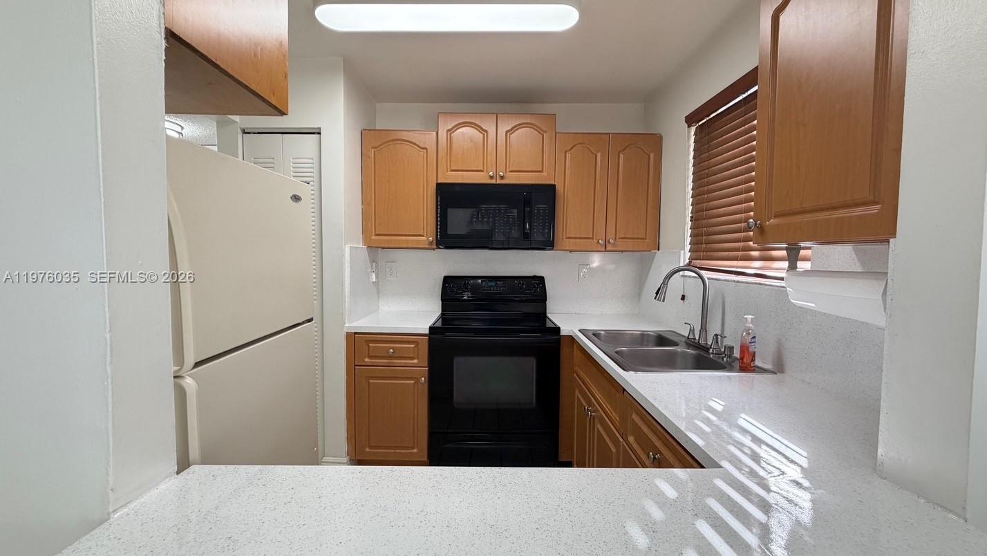 LAKE FOREST PARK CONDO VI - Residential