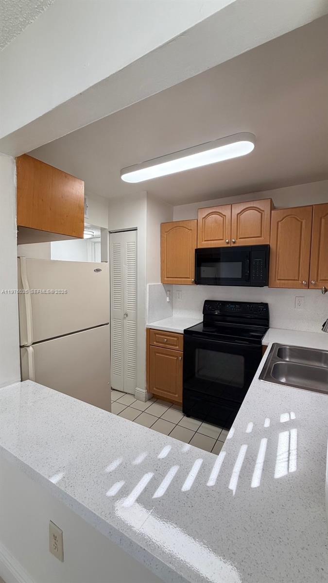 LAKE FOREST PARK CONDO VI - Residential