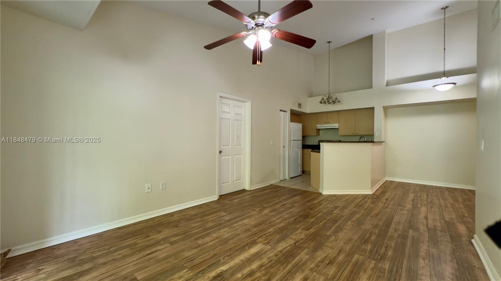 EMERALD ISLE AT LAGUNA LA - Residential Lease