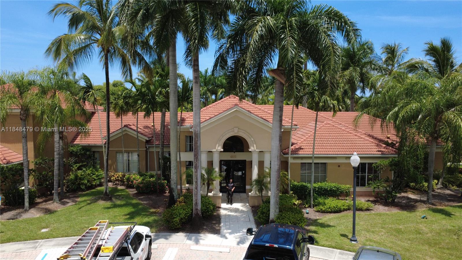 EMERALD ISLE AT LAGUNA LA - Residential Lease
