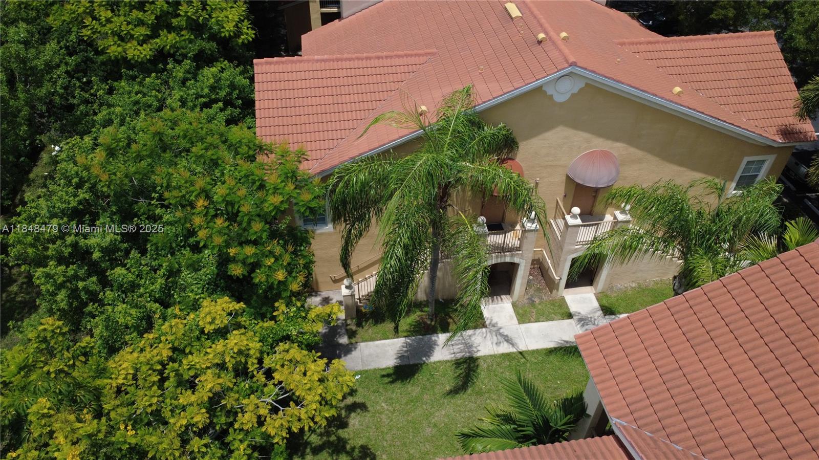 EMERALD ISLE AT LAGUNA LA - Residential Lease