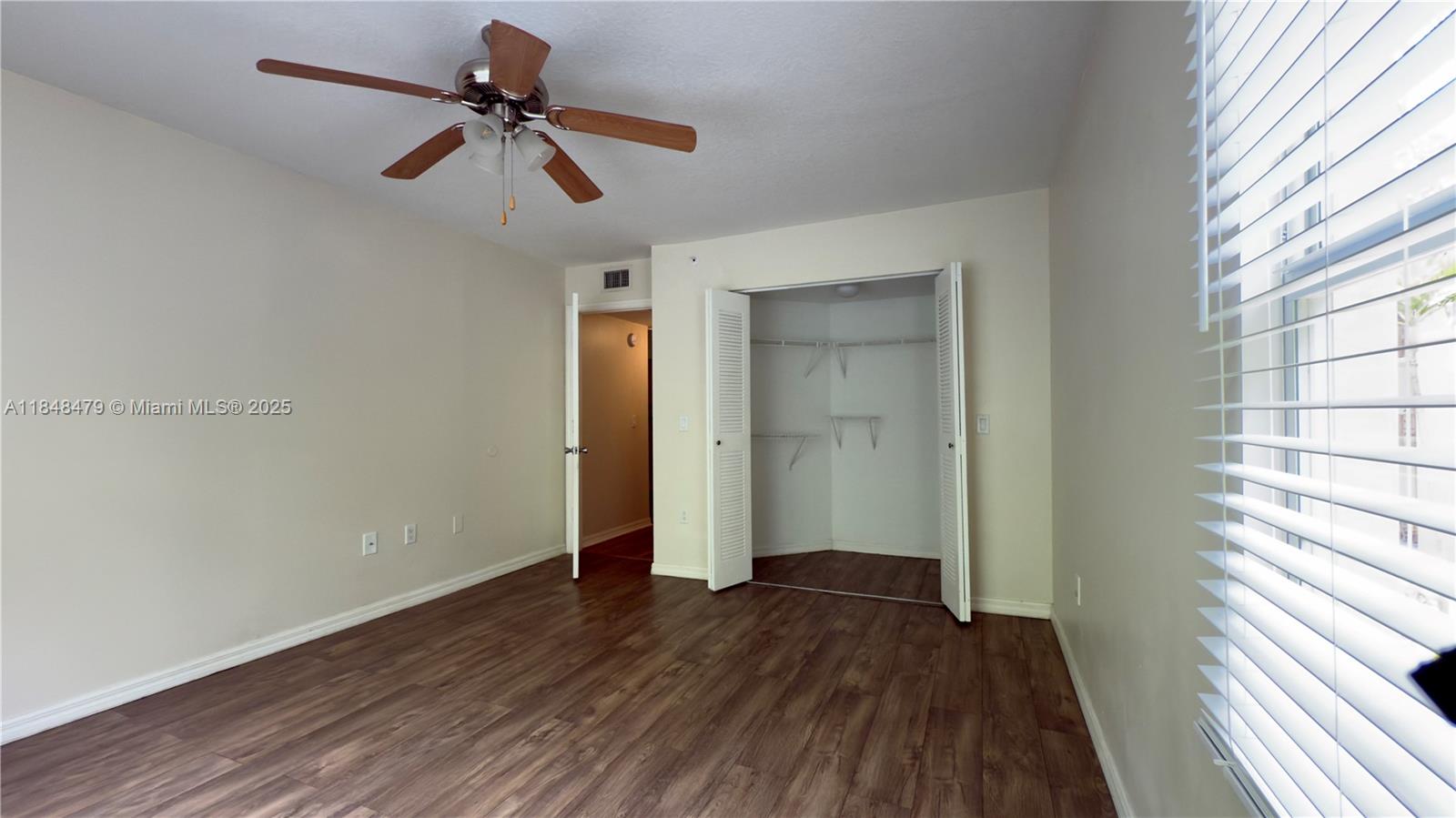 EMERALD ISLE AT LAGUNA LA - Residential Lease