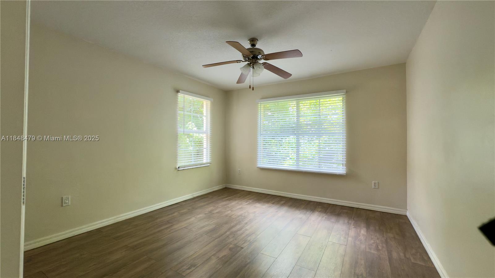 EMERALD ISLE AT LAGUNA LA - Residential Lease