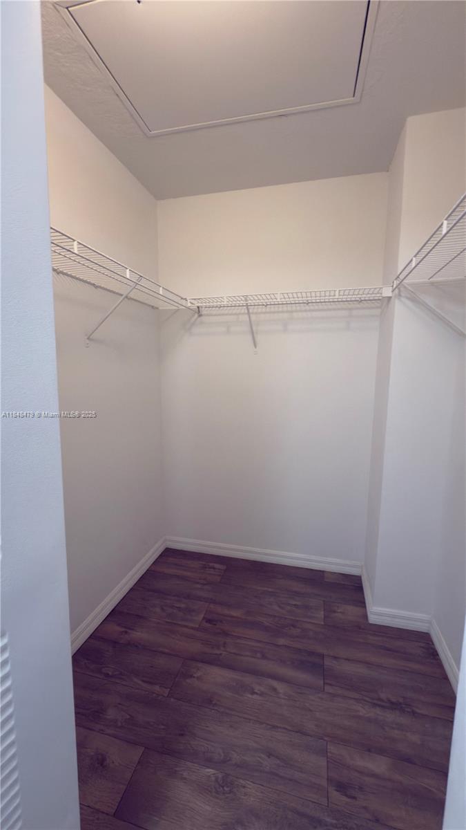 EMERALD ISLE AT LAGUNA LA - Residential Lease