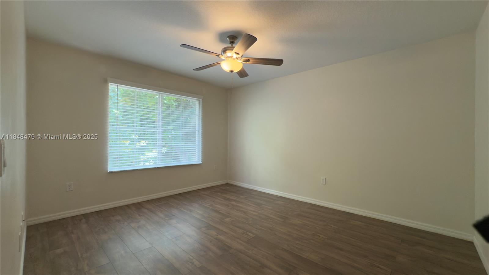 EMERALD ISLE AT LAGUNA LA - Residential Lease