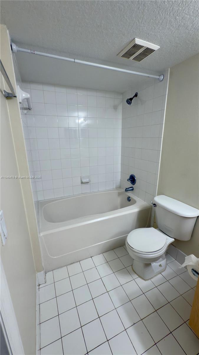 EMERALD ISLE AT LAGUNA LA - Residential Lease