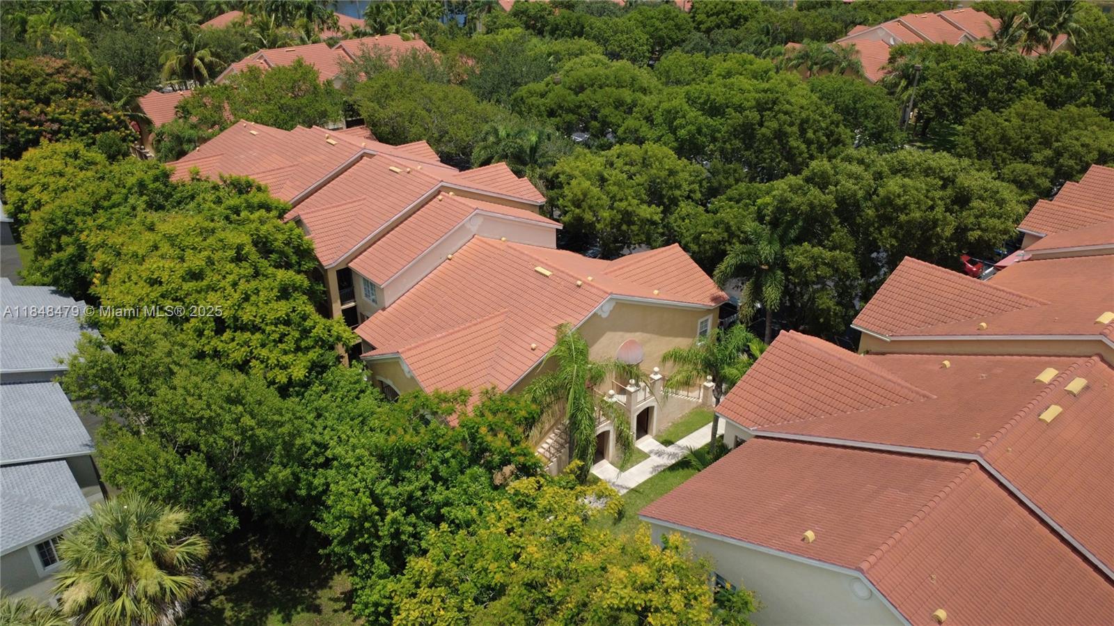 EMERALD ISLE AT LAGUNA LA - Residential Lease