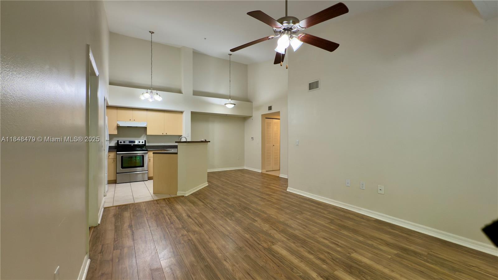 EMERALD ISLE AT LAGUNA LA - Residential Lease