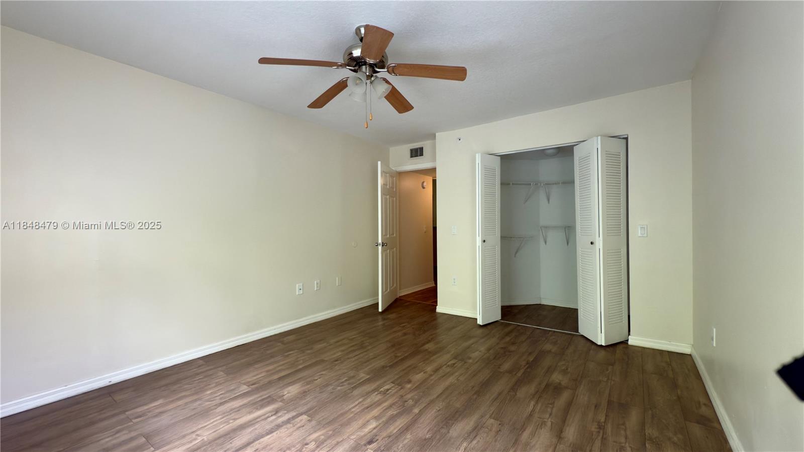 EMERALD ISLE AT LAGUNA LA - Residential Lease