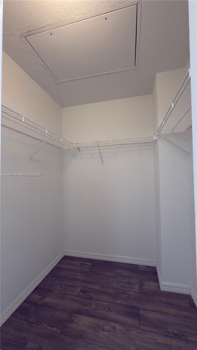 EMERALD ISLE AT LAGUNA LA - Residential Lease