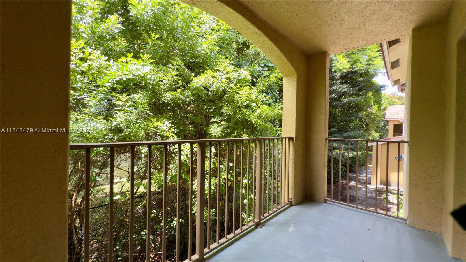 EMERALD ISLE AT LAGUNA LA - Residential Lease