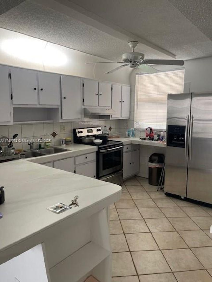 BACK TO THE MARKET!!  Great opportunity for Investors. Property is leased until August 8th, 2026. Excellent Tenants, never late on payments.
2 Bed AND 2 Bath. Laundry room in Unit, with full washer and dryer. Balcony offers great views to the Garden. Open Kitchen with stainless appliances. Tile floors in all areas. Low HOA. Monthly $444 + $145 paid quarterly for common areas. Building is located across FOREST HILLS ELEMENTARY SCHOOL.