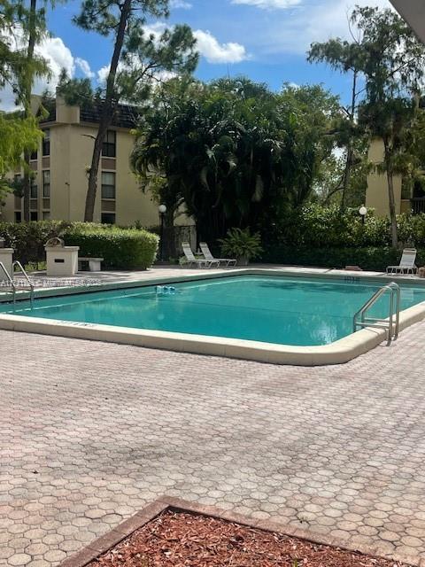 GREENGLADES CONDO II - Residential