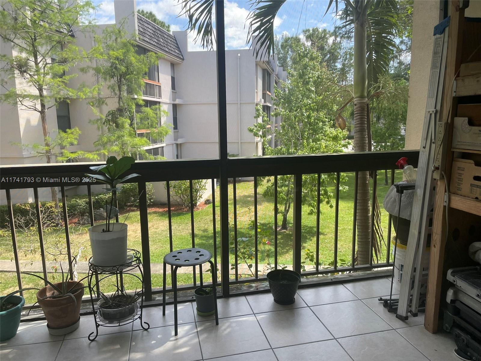 GREENGLADES CONDO II - Residential