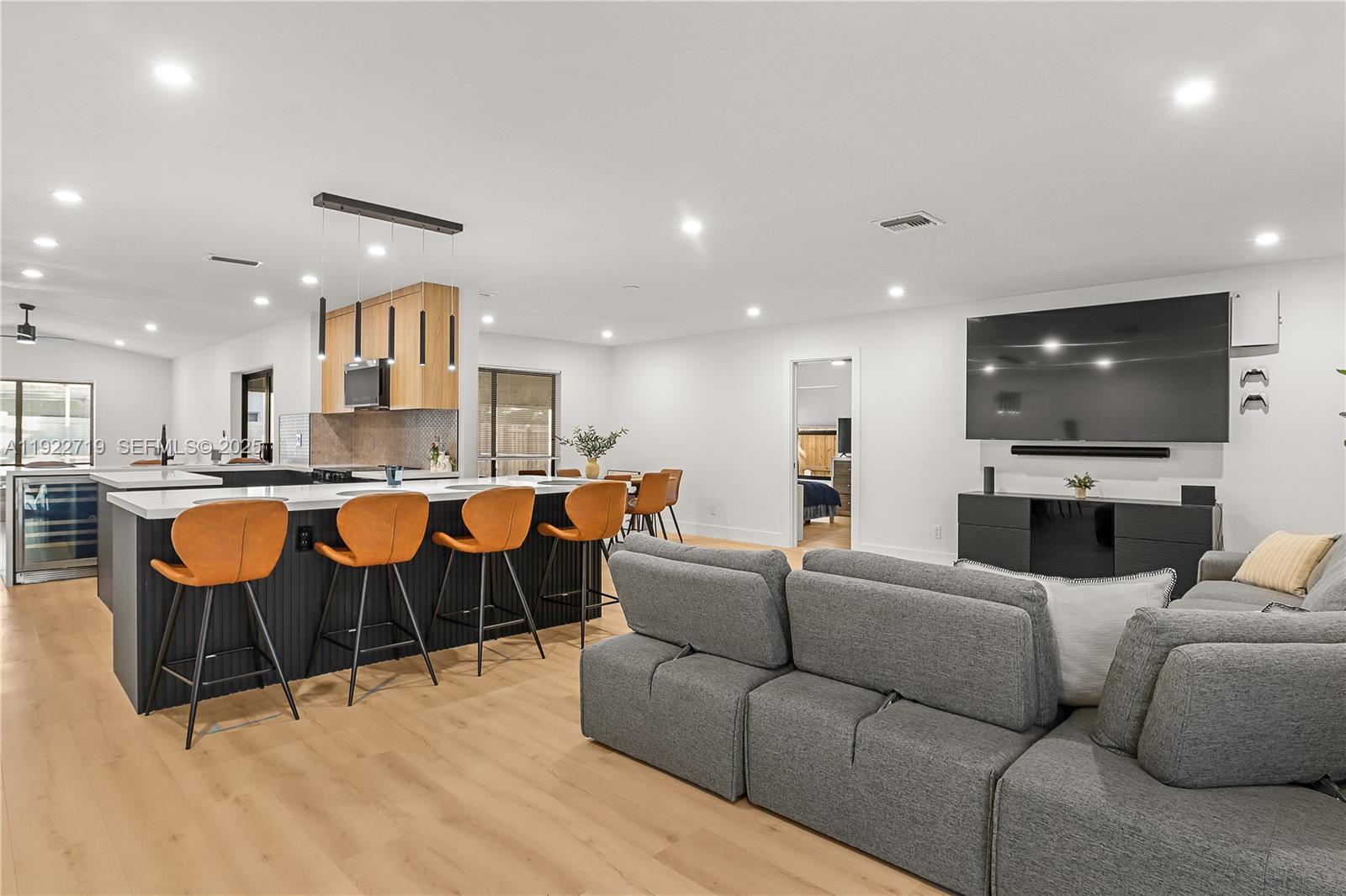 CRYSTAL HEIGHTS - Residential