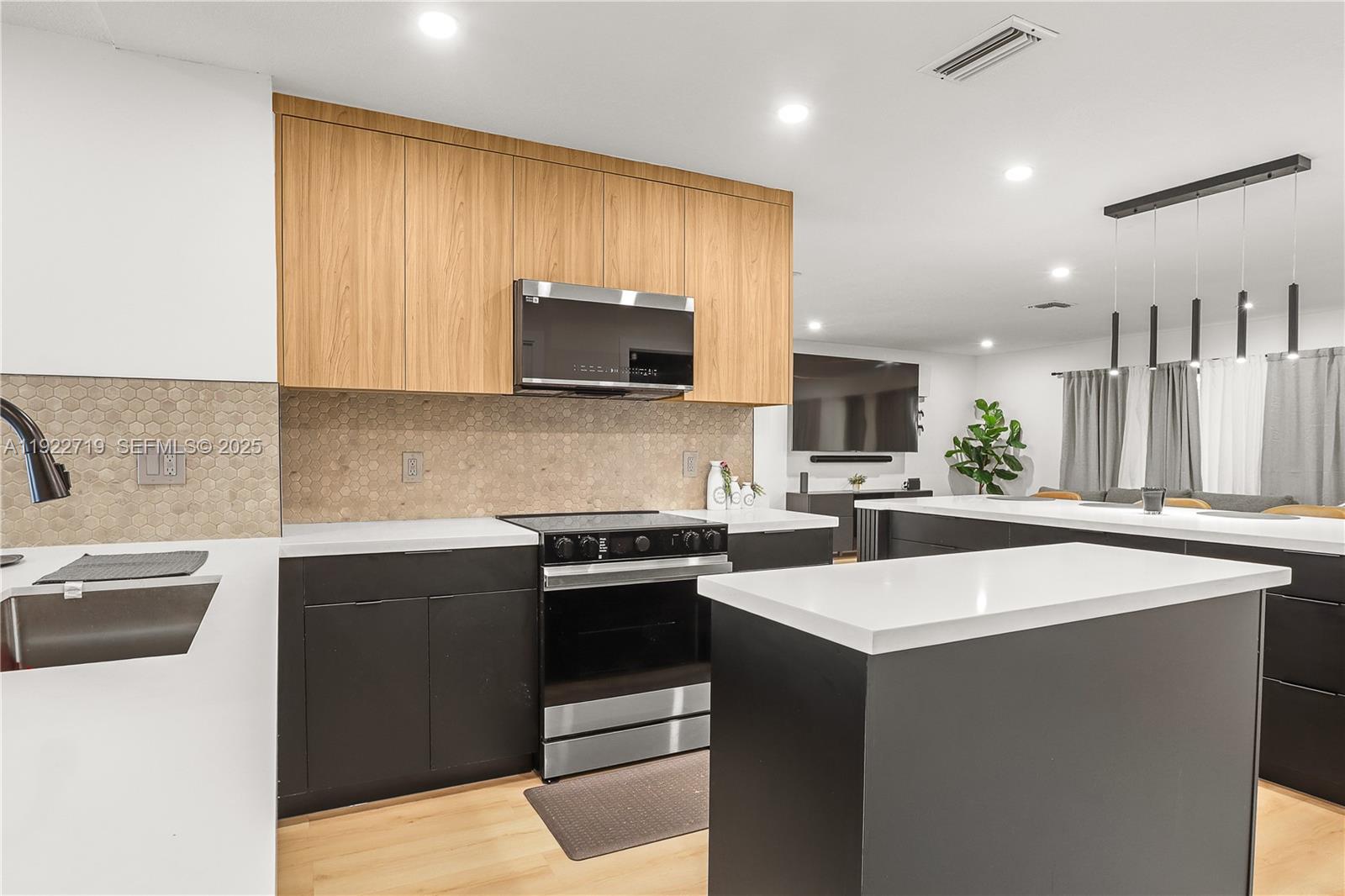 CRYSTAL HEIGHTS - Residential