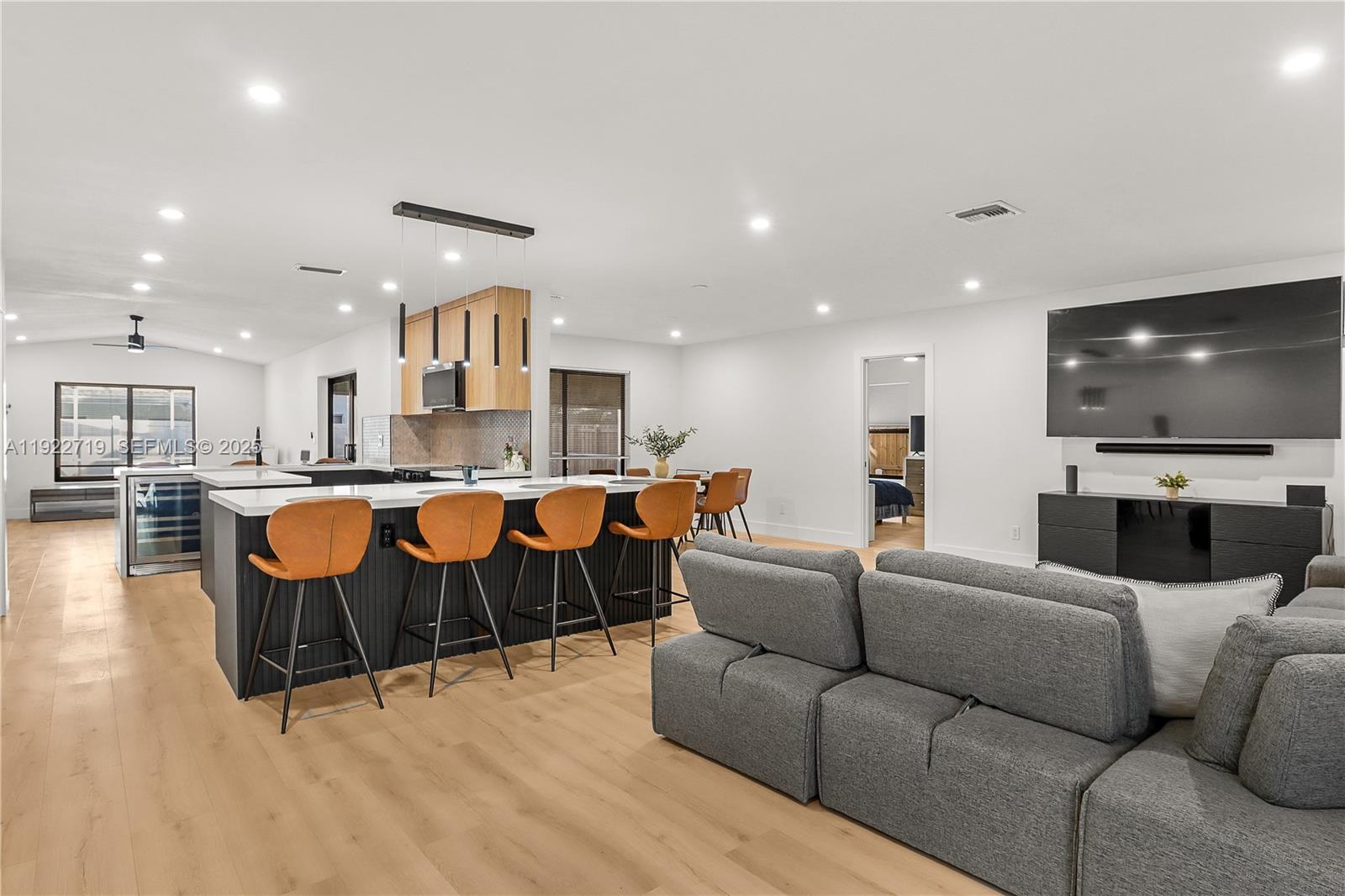 CRYSTAL HEIGHTS - Residential