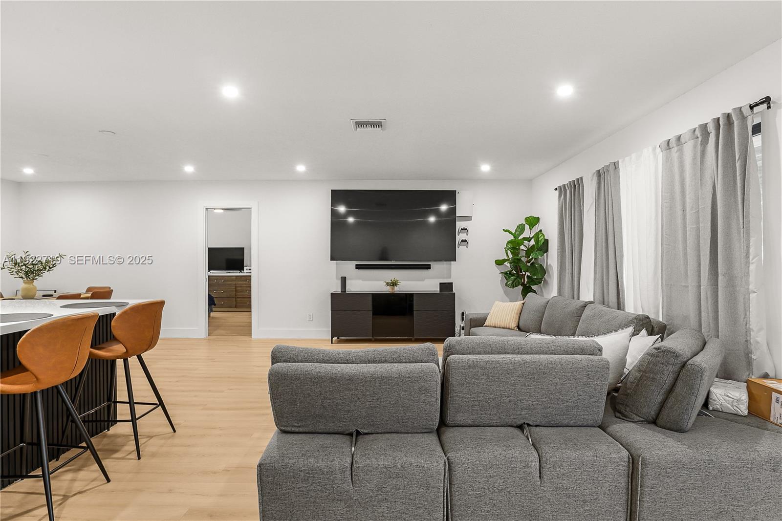 CRYSTAL HEIGHTS - Residential