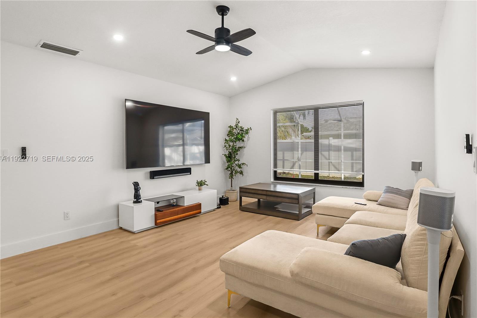 CRYSTAL HEIGHTS - Residential