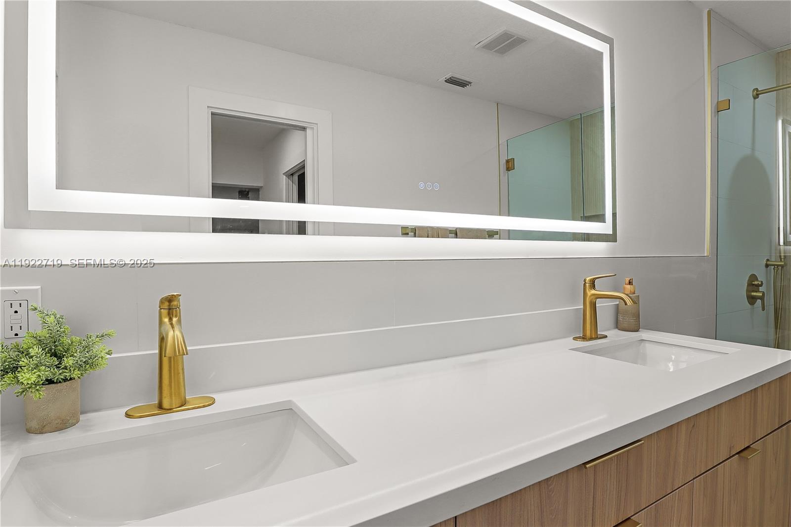 CRYSTAL HEIGHTS - Residential