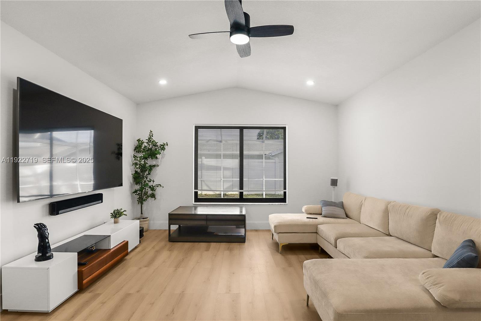 CRYSTAL HEIGHTS - Residential