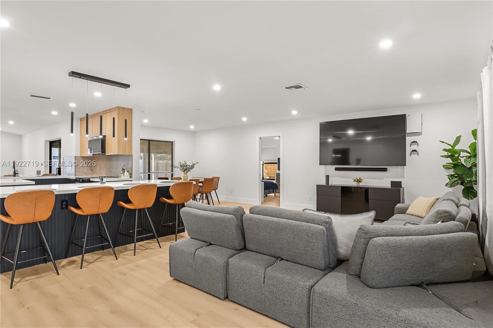 CRYSTAL HEIGHTS - Residential