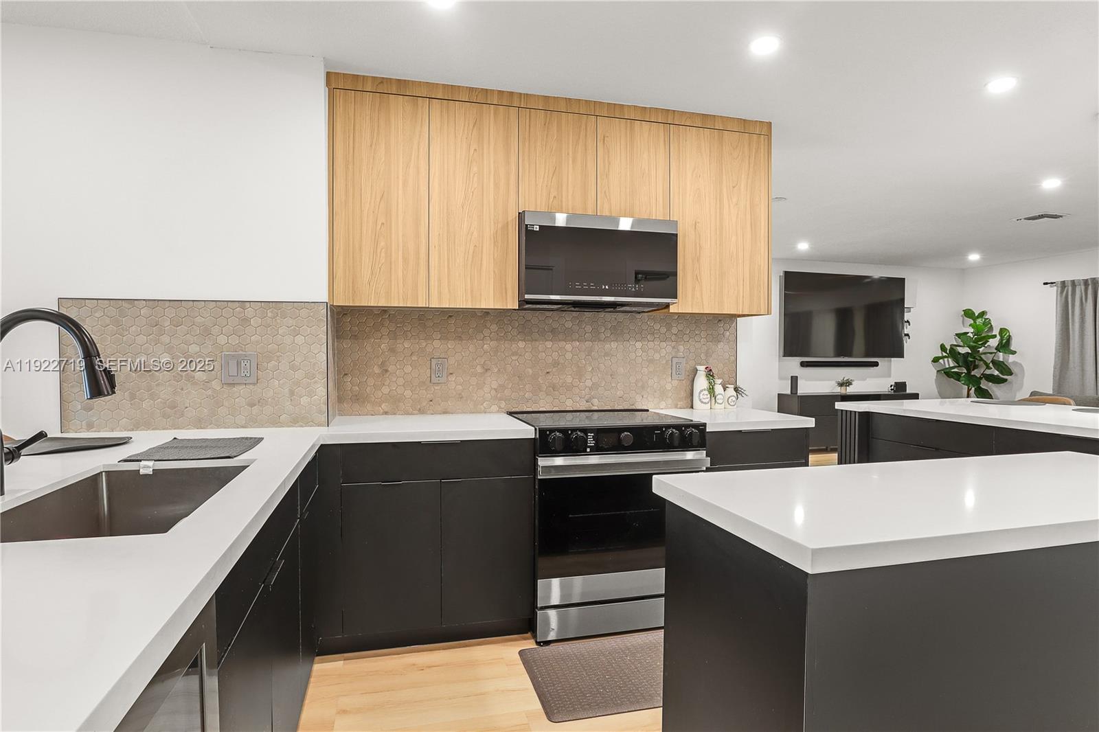 CRYSTAL HEIGHTS - Residential