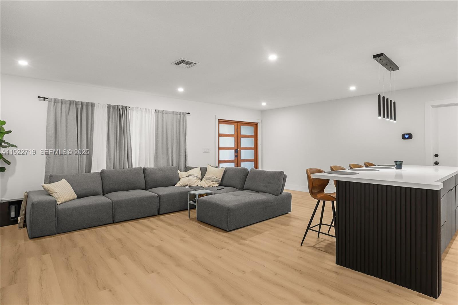 CRYSTAL HEIGHTS - Residential