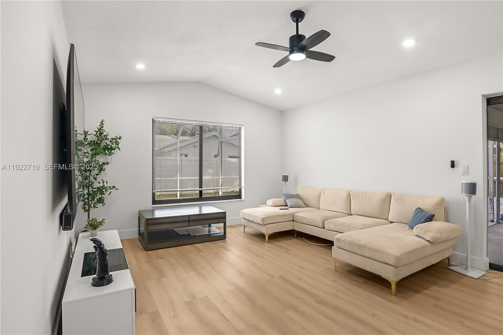 CRYSTAL HEIGHTS - Residential