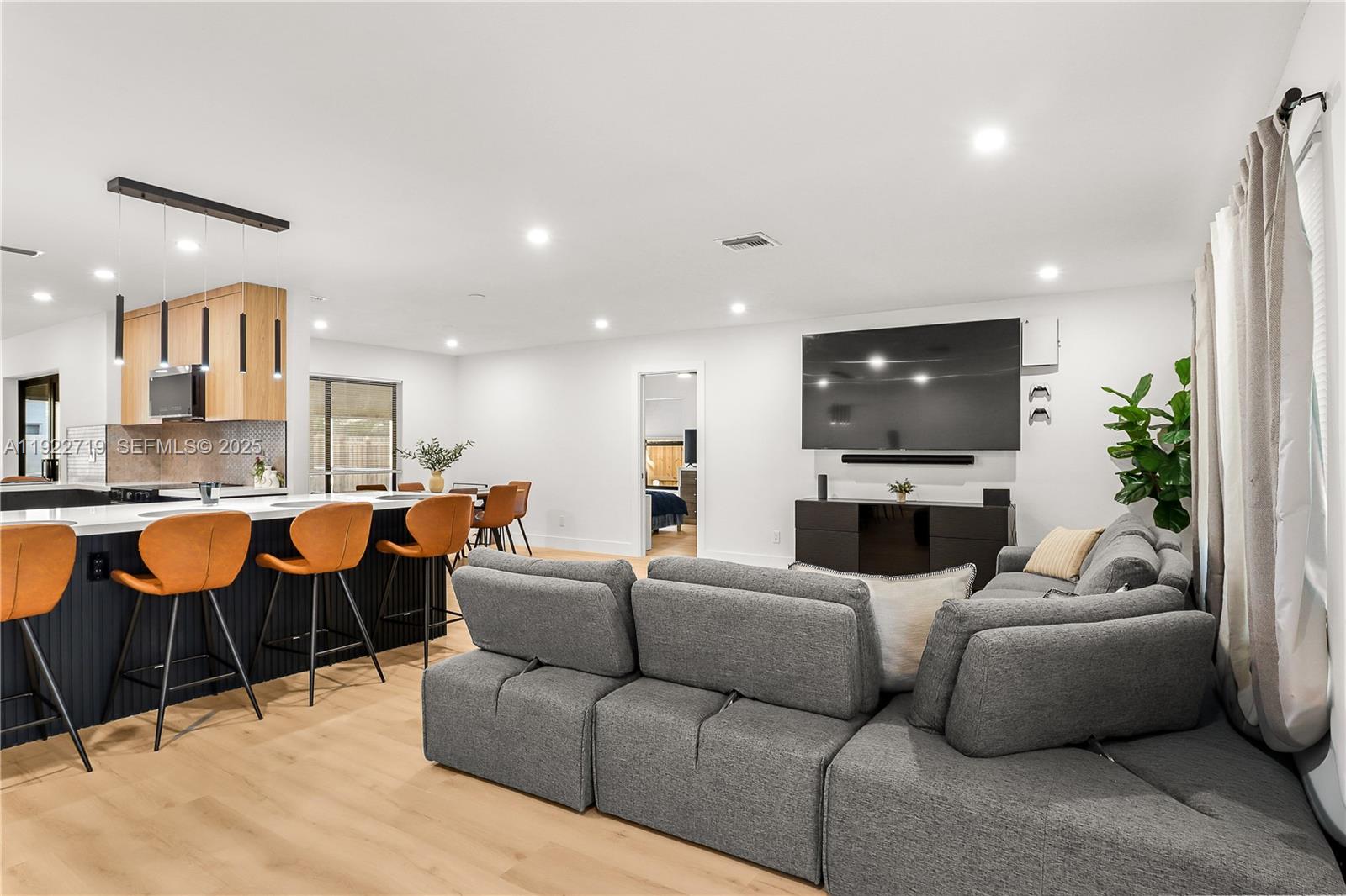 CRYSTAL HEIGHTS - Residential