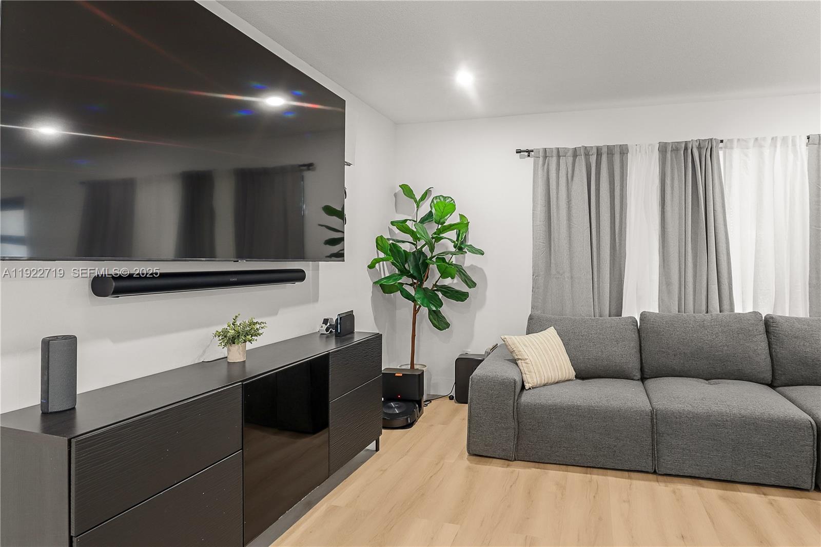 CRYSTAL HEIGHTS - Residential