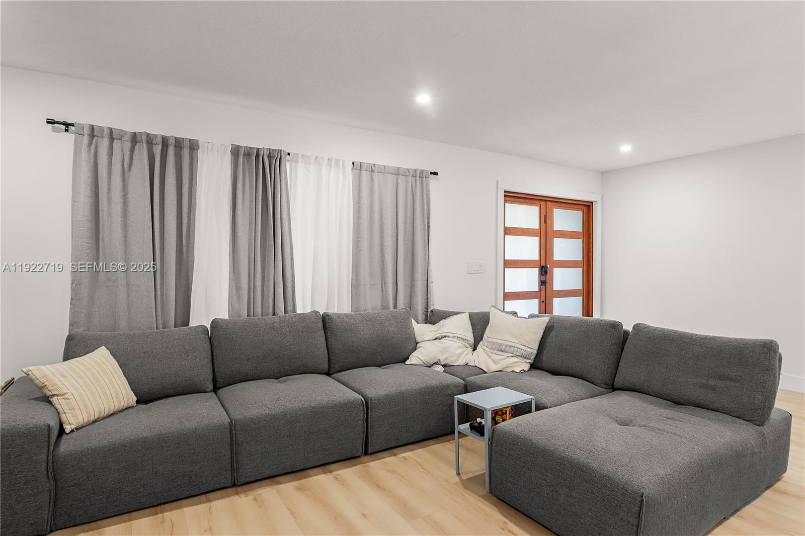 CRYSTAL HEIGHTS - Residential