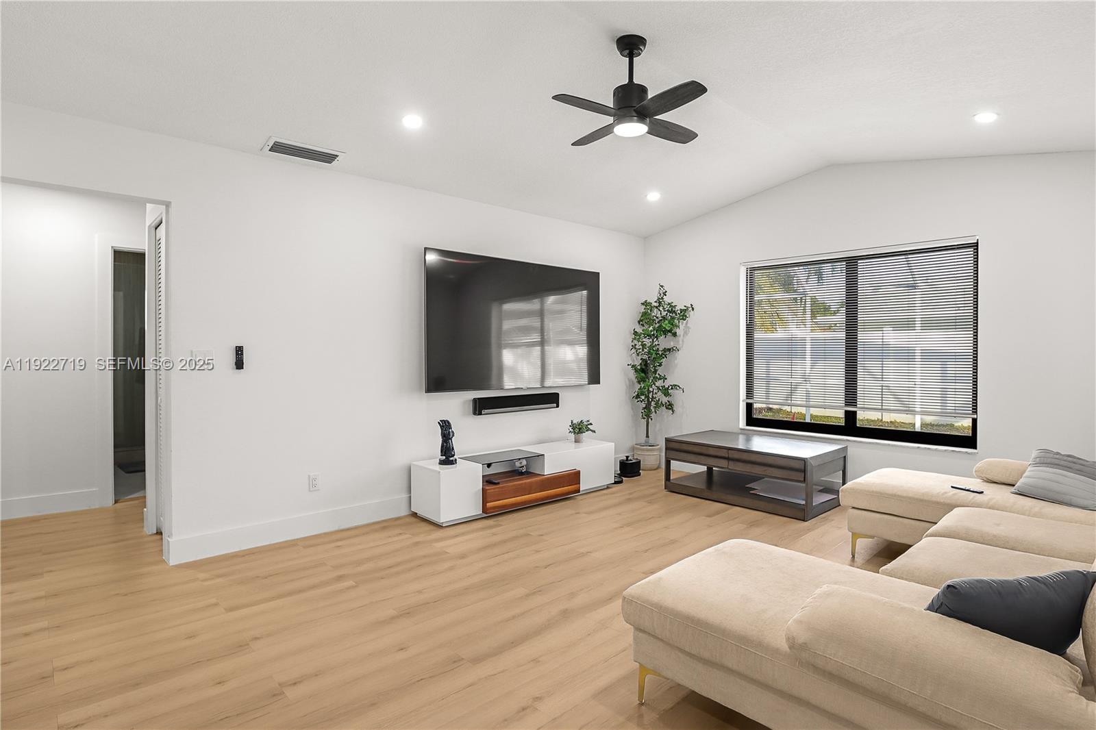 CRYSTAL HEIGHTS - Residential